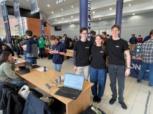 Vereses csapat a CanSat versenyen